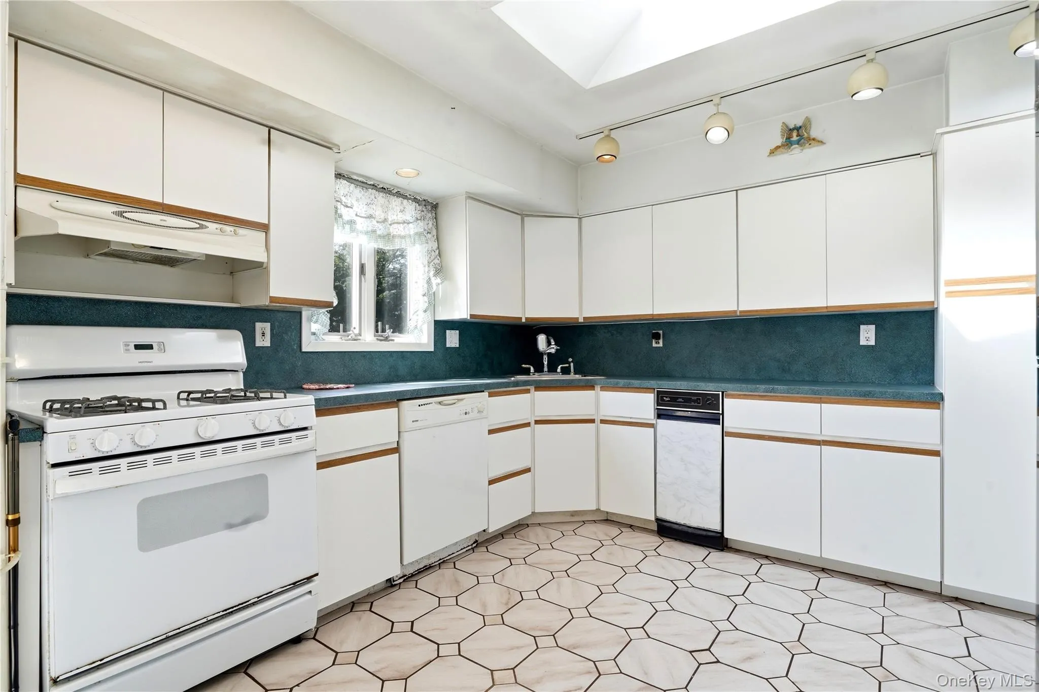 835 7th Street, West Babylon, NY, 3 Bedrooms Bedrooms, 5 Rooms Rooms,2 BathroomsBathrooms,Residential,For Rent,7th,0,1037028 835 7th Street, West Babylon, NY, 3 Bedrooms Bedrooms, 5 Rooms Rooms,2 BathroomsBathrooms,Residential,For Rent,7th,0,1037028