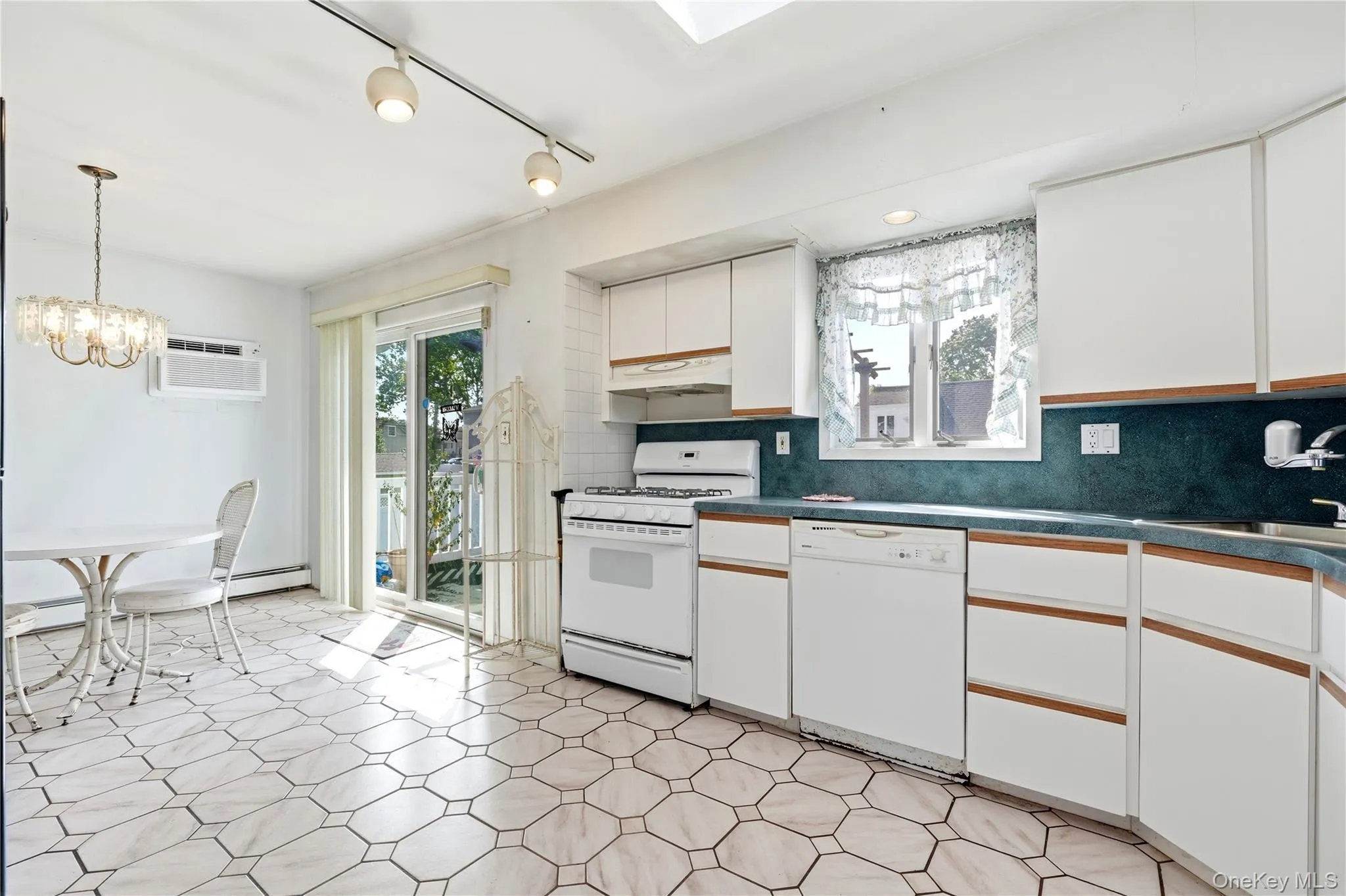 835 7th Street, West Babylon, NY, 3 Bedrooms Bedrooms, 5 Rooms Rooms,2 BathroomsBathrooms,Residential,For Rent,7th,0,1037028 835 7th Street, West Babylon, NY, 3 Bedrooms Bedrooms, 5 Rooms Rooms,2 BathroomsBathrooms,Residential,For Rent,7th,0,1037028