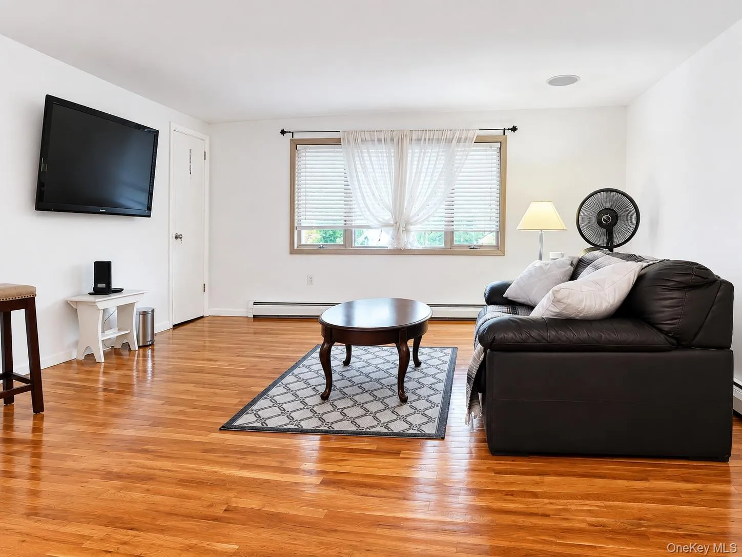 100 Lee Avenue, Babylon, NY, 2 Bedrooms Bedrooms, 4 Rooms Rooms,1 BathroomBathrooms,Residential Lease,For Rent,Lee,0,1037039 100 Lee Avenue, Babylon, NY, 2 Bedrooms Bedrooms, 4 Rooms Rooms,1 BathroomBathrooms,Residential Lease,For Rent,Lee,0,1037039