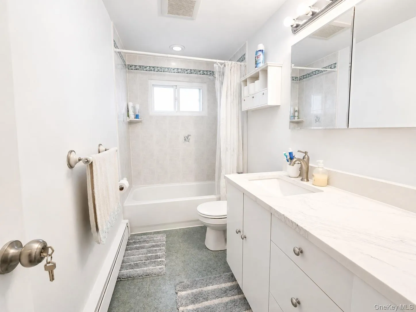 100 Lee Avenue, Babylon, NY, 2 Bedrooms Bedrooms, 4 Rooms Rooms,1 BathroomBathrooms,Residential Lease,For Rent,Lee,0,1037039 100 Lee Avenue, Babylon, NY, 2 Bedrooms Bedrooms, 4 Rooms Rooms,1 BathroomBathrooms,Residential Lease,For Rent,Lee,0,1037039
