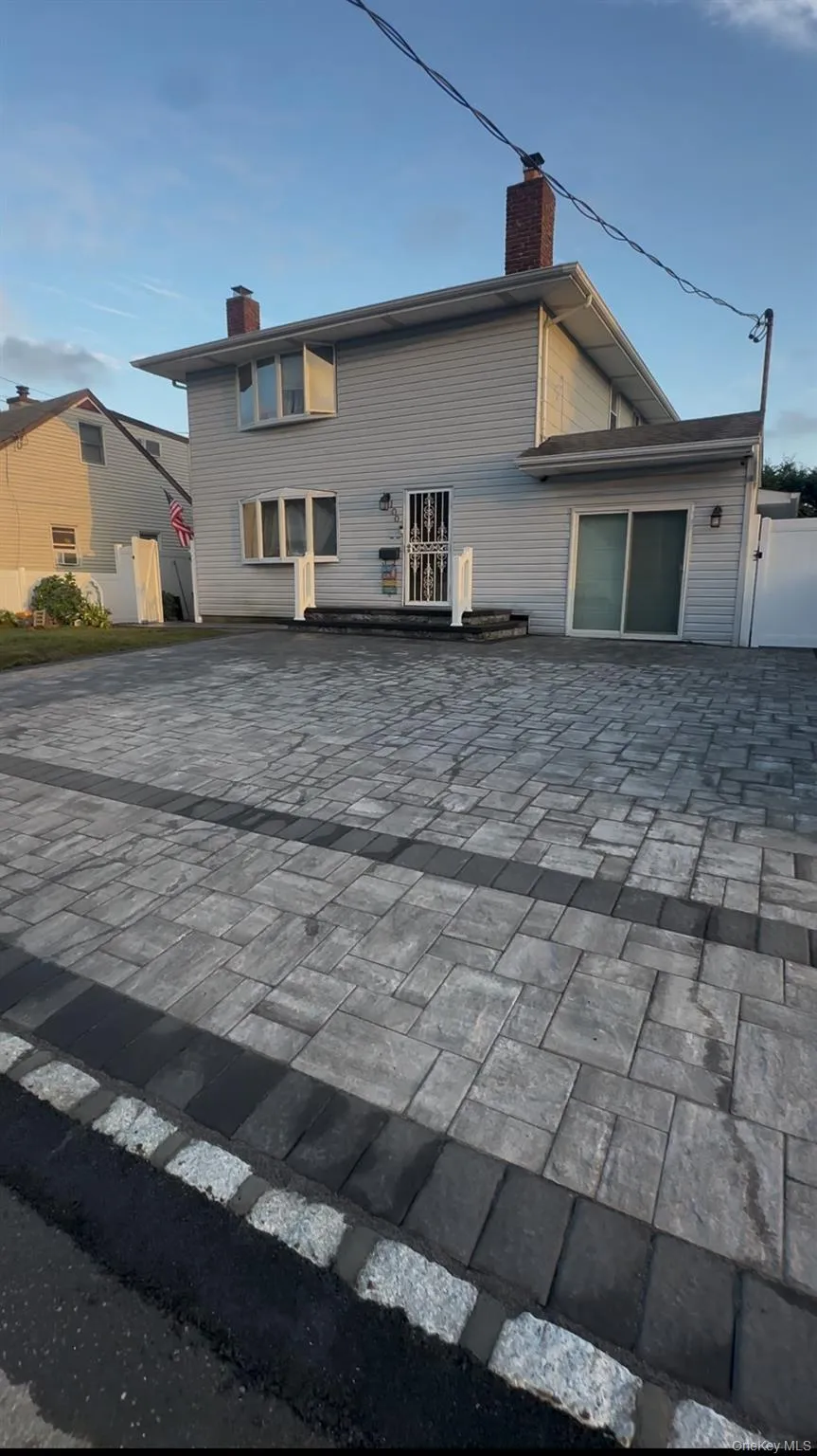 100 Lee Avenue, Babylon, NY, 3 Bedrooms Bedrooms, 4 Rooms Rooms,1 BathroomBathrooms,Residential Lease,For Rent,Lee,0,1037039 100 Lee Avenue, Babylon, NY, 3 Bedrooms Bedrooms, 4 Rooms Rooms,1 BathroomBathrooms,Residential Lease,For Rent,Lee,0,1037039
