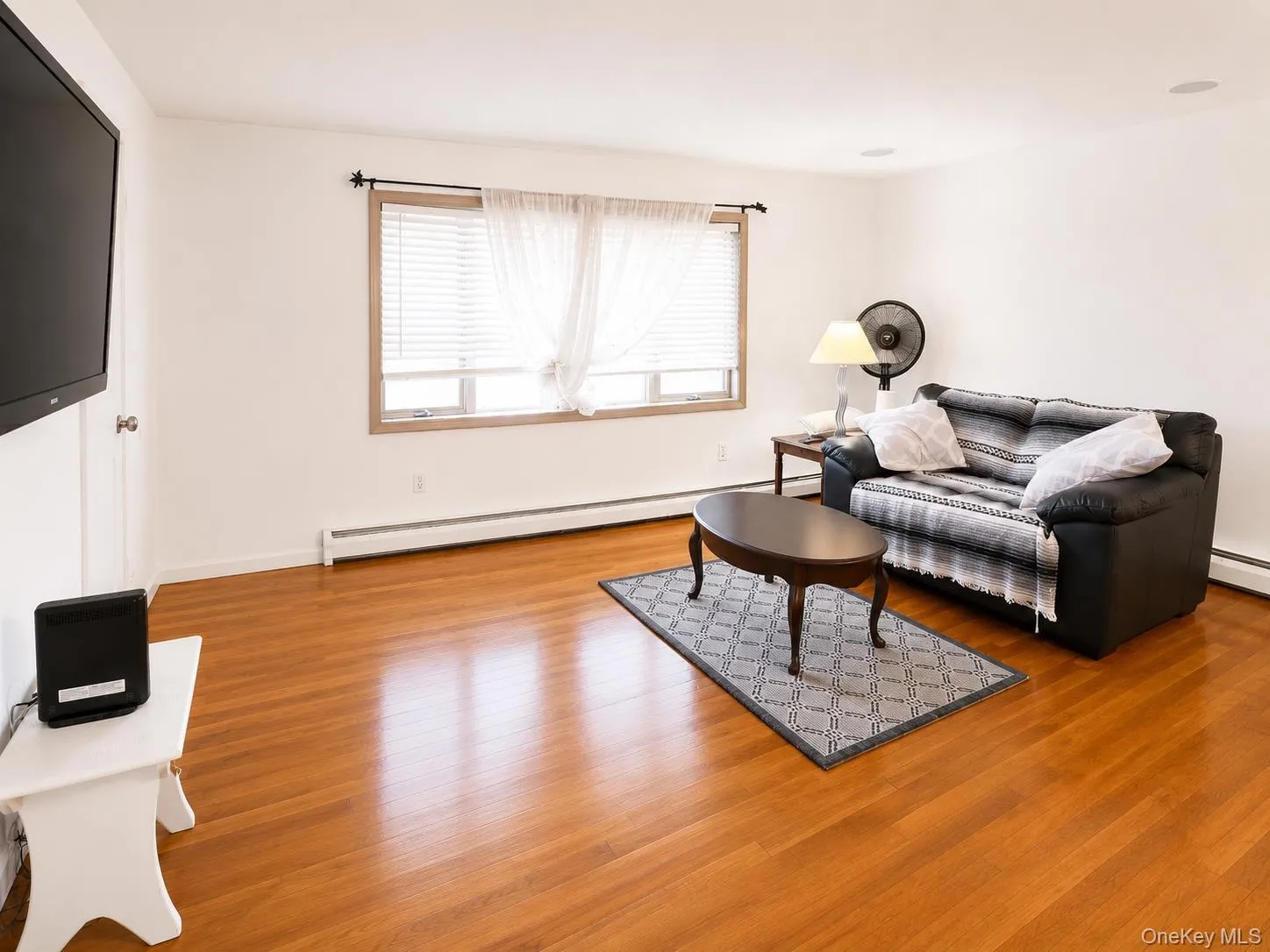 100 Lee Avenue, Babylon, NY, 2 Bedrooms Bedrooms, 4 Rooms Rooms,1 BathroomBathrooms,Residential Lease,For Rent,Lee,0,1037039 100 Lee Avenue, Babylon, NY, 2 Bedrooms Bedrooms, 4 Rooms Rooms,1 BathroomBathrooms,Residential Lease,For Rent,Lee,0,1037039