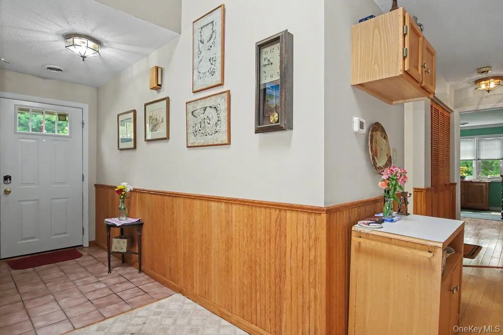 Entry way has tile floors Entry way has tile floors