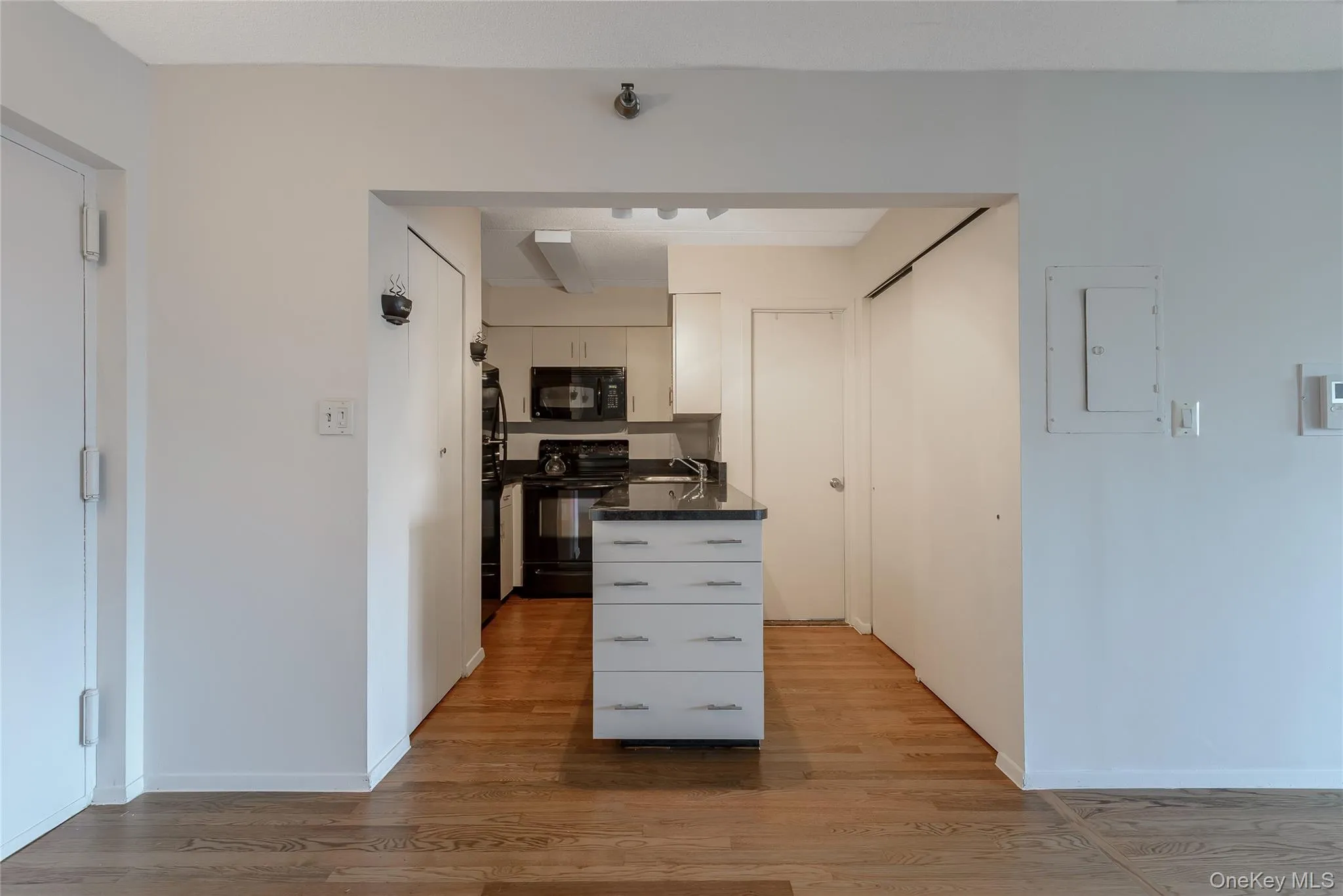 205 Mineola Boulevard, North Hempstead, NY, 1 Bedroom Bedrooms, 3 Rooms Rooms,1 BathroomBathrooms,Residential Lease,For Rent,Mineola,0,1037043 205 Mineola Boulevard, North Hempstead, NY, 1 Bedroom Bedrooms, 3 Rooms Rooms,1 BathroomBathrooms,Residential Lease,For Rent,Mineola,0,1037043