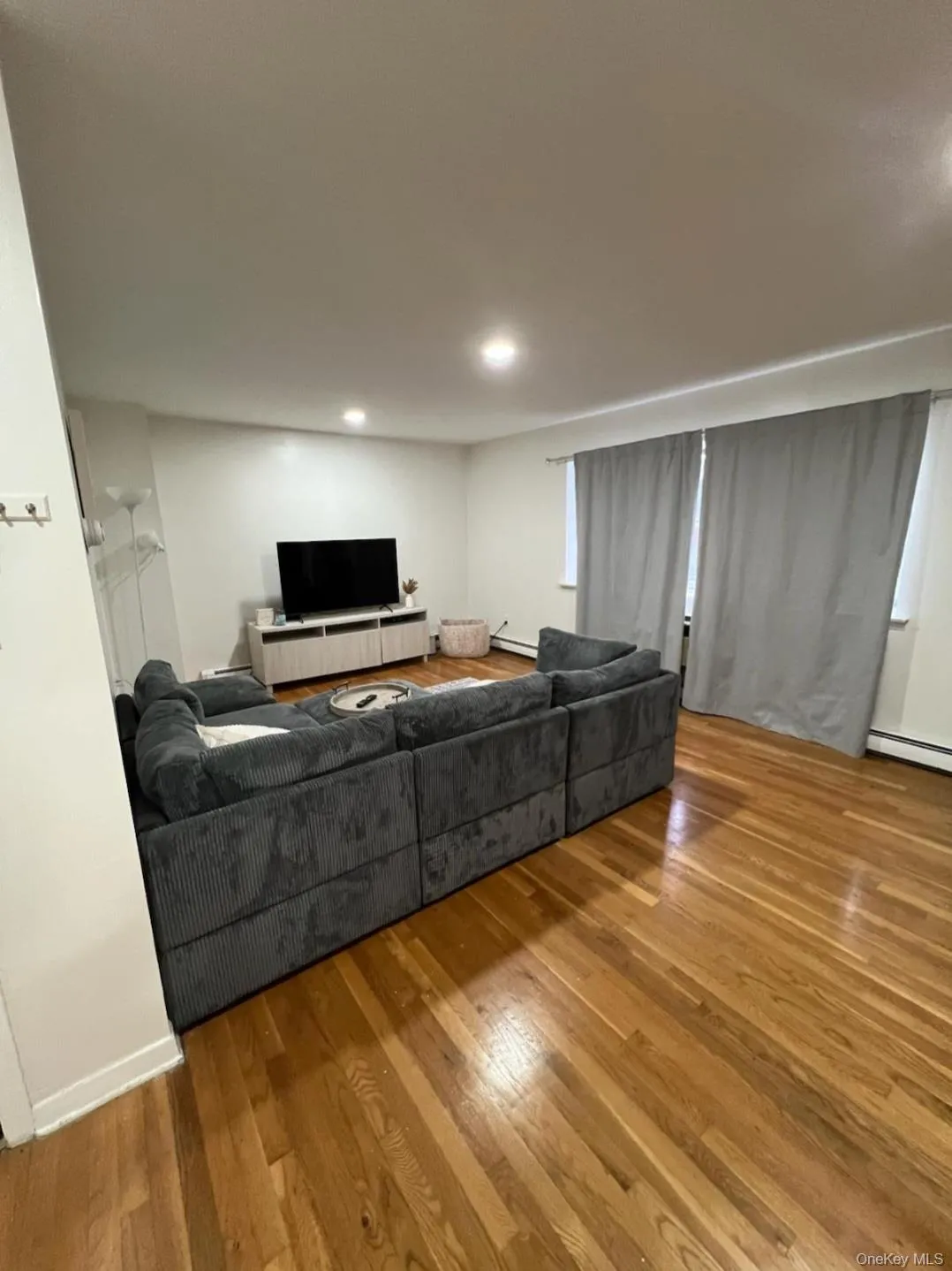 6037 Delafield Avenue, New York, NY, 4 Bedrooms Bedrooms, 7 Rooms Rooms,2 BathroomsBathrooms,Residential Lease,For Rent,Delafield,0,1037048 6037 Delafield Avenue, New York, NY, 4 Bedrooms Bedrooms, 7 Rooms Rooms,2 BathroomsBathrooms,Residential Lease,For Rent,Delafield,0,1037048