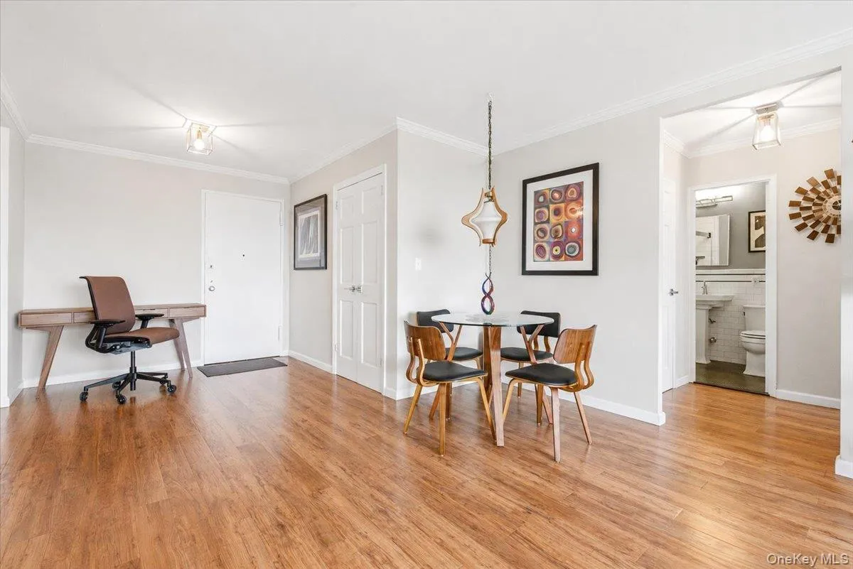 7025 Yellowstone Boulevard, New York, NY, 1 Bedroom Bedrooms, 3 Rooms Rooms,1 BathroomBathrooms,Residential,For Rent,Yellowstone,0,1037066 7025 Yellowstone Boulevard, New York, NY, 1 Bedroom Bedrooms, 3 Rooms Rooms,1 BathroomBathrooms,Residential,For Rent,Yellowstone,0,1037066