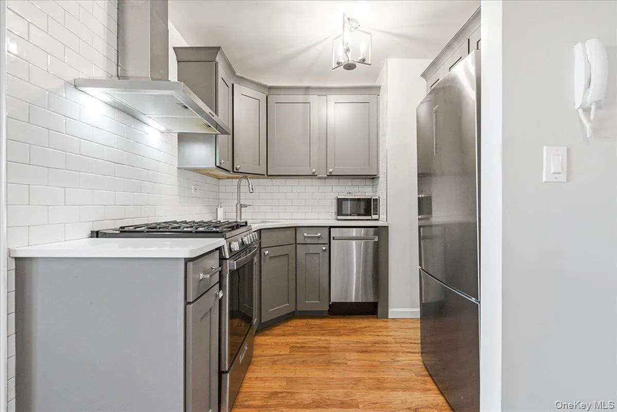 7025 Yellowstone Boulevard, New York, NY, 1 Bedroom Bedrooms, 3 Rooms Rooms,1 BathroomBathrooms,Residential,For Rent,Yellowstone,0,1037066 7025 Yellowstone Boulevard, New York, NY, 1 Bedroom Bedrooms, 3 Rooms Rooms,1 BathroomBathrooms,Residential,For Rent,Yellowstone,0,1037066