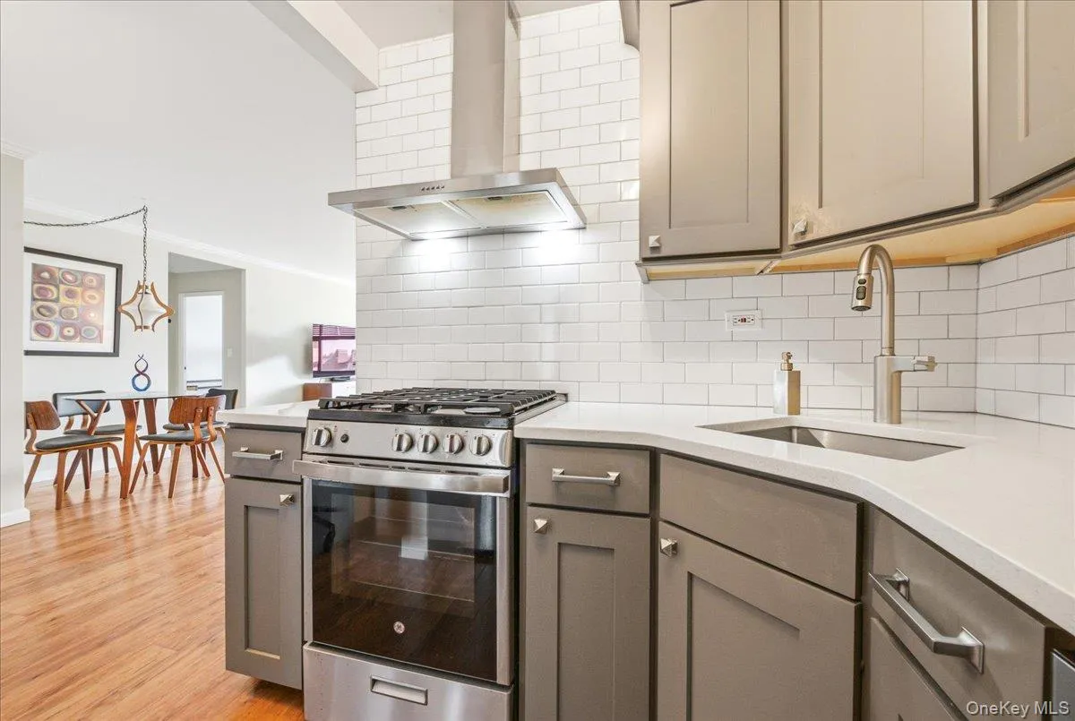 7025 Yellowstone Boulevard, New York, NY, 1 Bedroom Bedrooms, 3 Rooms Rooms,1 BathroomBathrooms,Residential,For Rent,Yellowstone,0,1037066 7025 Yellowstone Boulevard, New York, NY, 1 Bedroom Bedrooms, 3 Rooms Rooms,1 BathroomBathrooms,Residential,For Rent,Yellowstone,0,1037066
