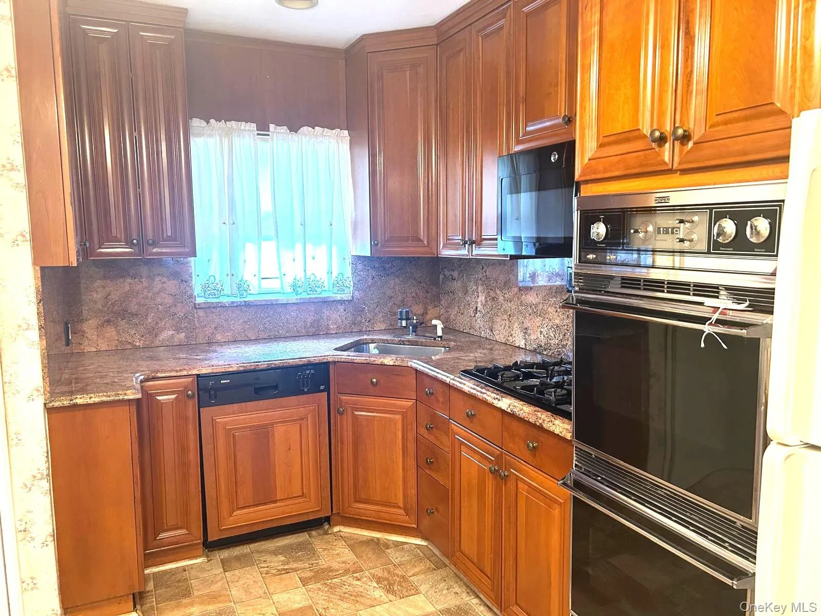 6515 180th Street, New York, NY, 3 Bedrooms Bedrooms, 7 Rooms Rooms,2 BathroomsBathrooms,Residential,For Rent,180th,0,1037072 6515 180th Street, New York, NY, 3 Bedrooms Bedrooms, 7 Rooms Rooms,2 BathroomsBathrooms,Residential,For Rent,180th,0,1037072