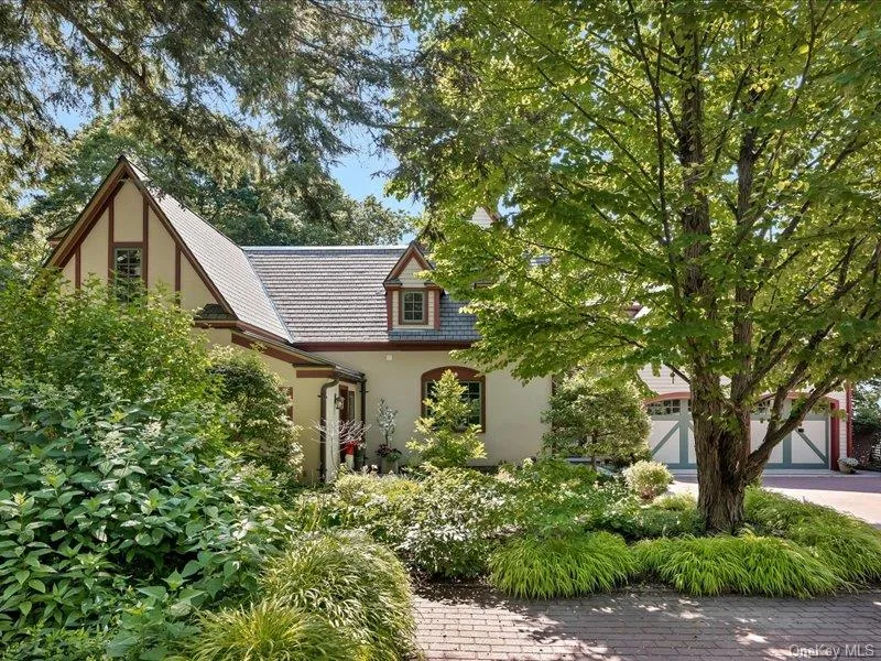 674 Crescent Avenue, Saratoga Springs, NY, 4 Bedrooms Bedrooms, 11 Rooms Rooms,3 BathroomsBathrooms,Residential,For Rent,Crescent,0,1037085 674 Crescent Avenue, Saratoga Springs, NY, 4 Bedrooms Bedrooms, 11 Rooms Rooms,3 BathroomsBathrooms,Residential,For Rent,Crescent,0,1037085