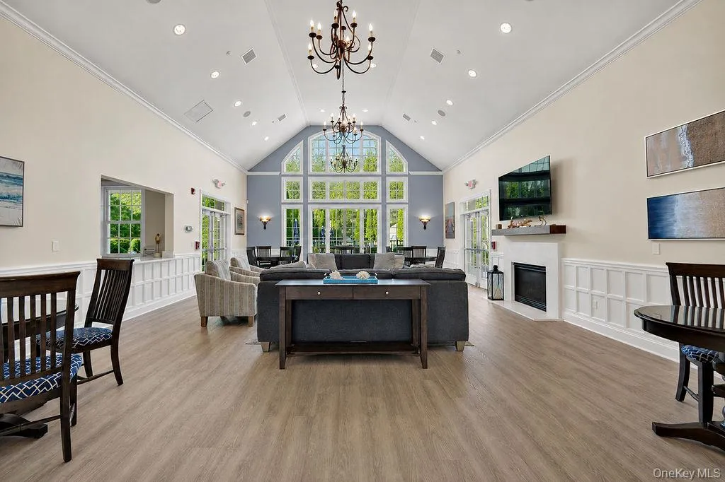 Spacious Clubhouse Great Room with vaulted ceiling and fireplace Spacious Clubhouse Great Room with vaulted ceiling and fireplace