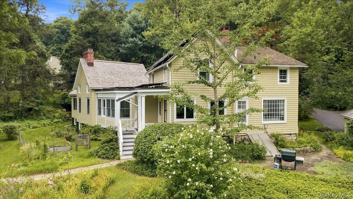 100 Whitlockville Road, Bedford, NY, 3 Bedrooms Bedrooms, 8 Rooms Rooms,3 BathroomsBathrooms,Residential,For Rent,Whitlockville,0,1037099 100 Whitlockville Road, Bedford, NY, 3 Bedrooms Bedrooms, 8 Rooms Rooms,3 BathroomsBathrooms,Residential,For Rent,Whitlockville,0,1037099