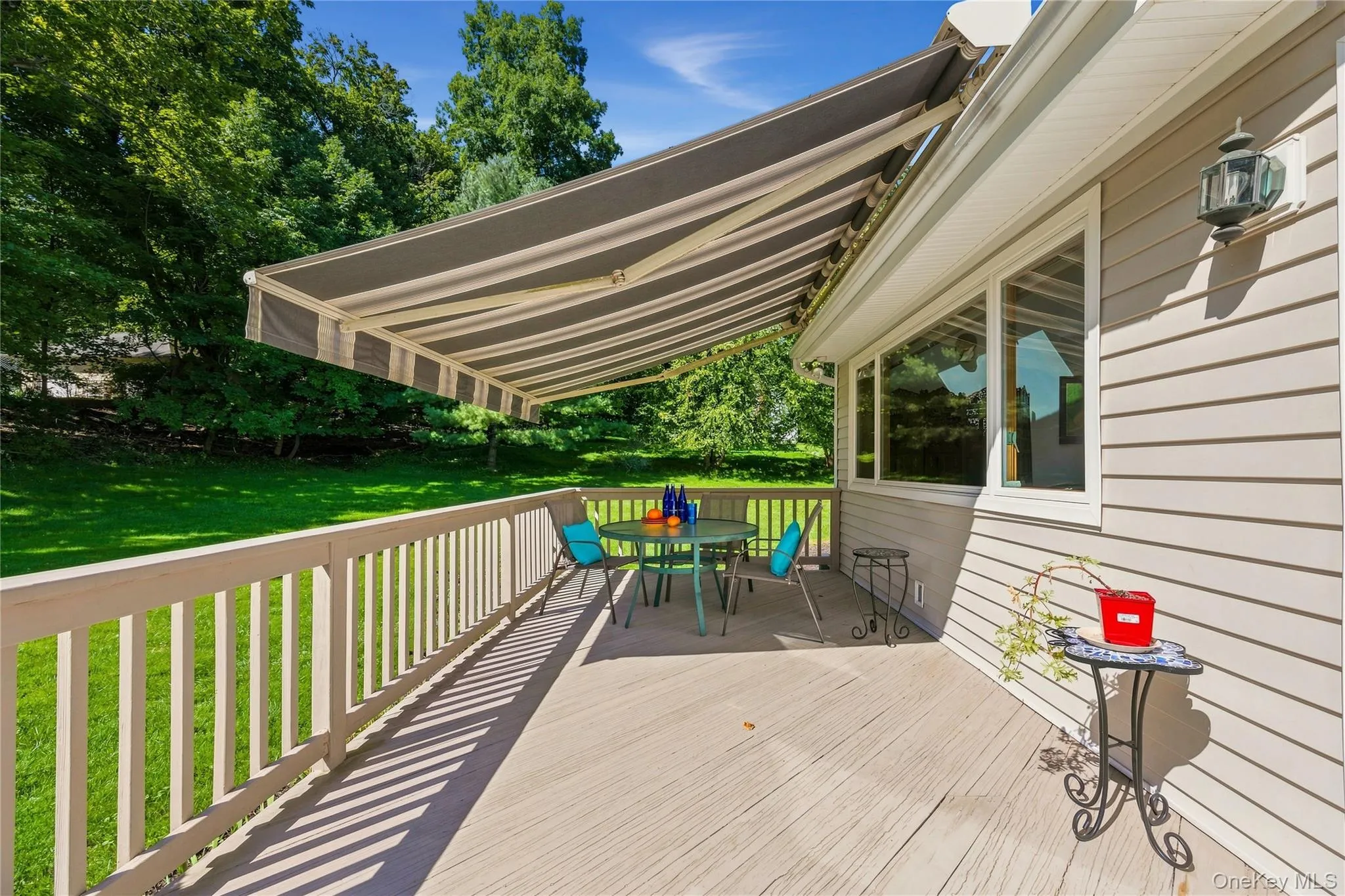 You can enjoy the deck with or without the retractable awning! You can enjoy the deck with or without the retractable awning!