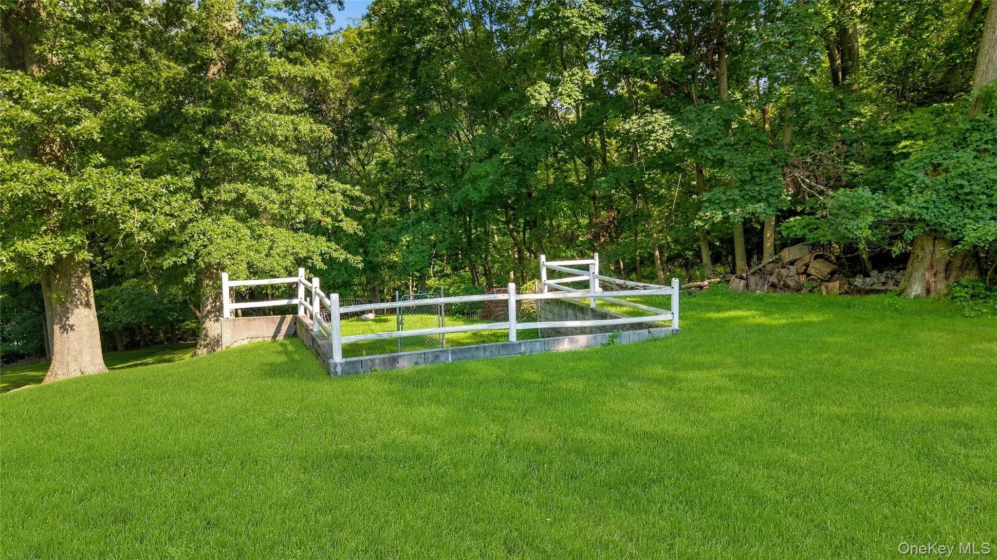 Former pool site turned into an organic vegetable garden. You won't get bored with this property. Former pool site turned into an organic vegetable garden. You won't get bored with this property.