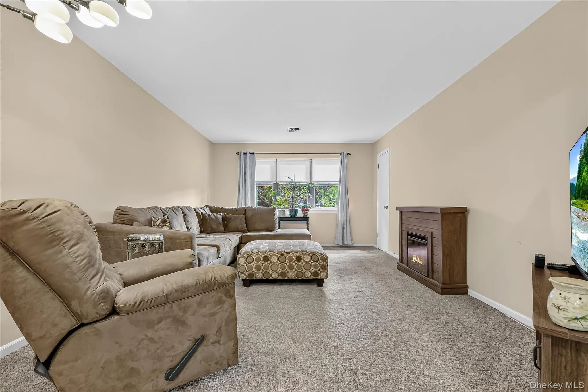 38 Milford Lane, Ramapo, NY, 2 Bedrooms Bedrooms, 7 Rooms Rooms,2 BathroomsBathrooms,Residential,For Rent,Milford,0,1037101 38 Milford Lane, Ramapo, NY, 2 Bedrooms Bedrooms, 7 Rooms Rooms,2 BathroomsBathrooms,Residential,For Rent,Milford,0,1037101