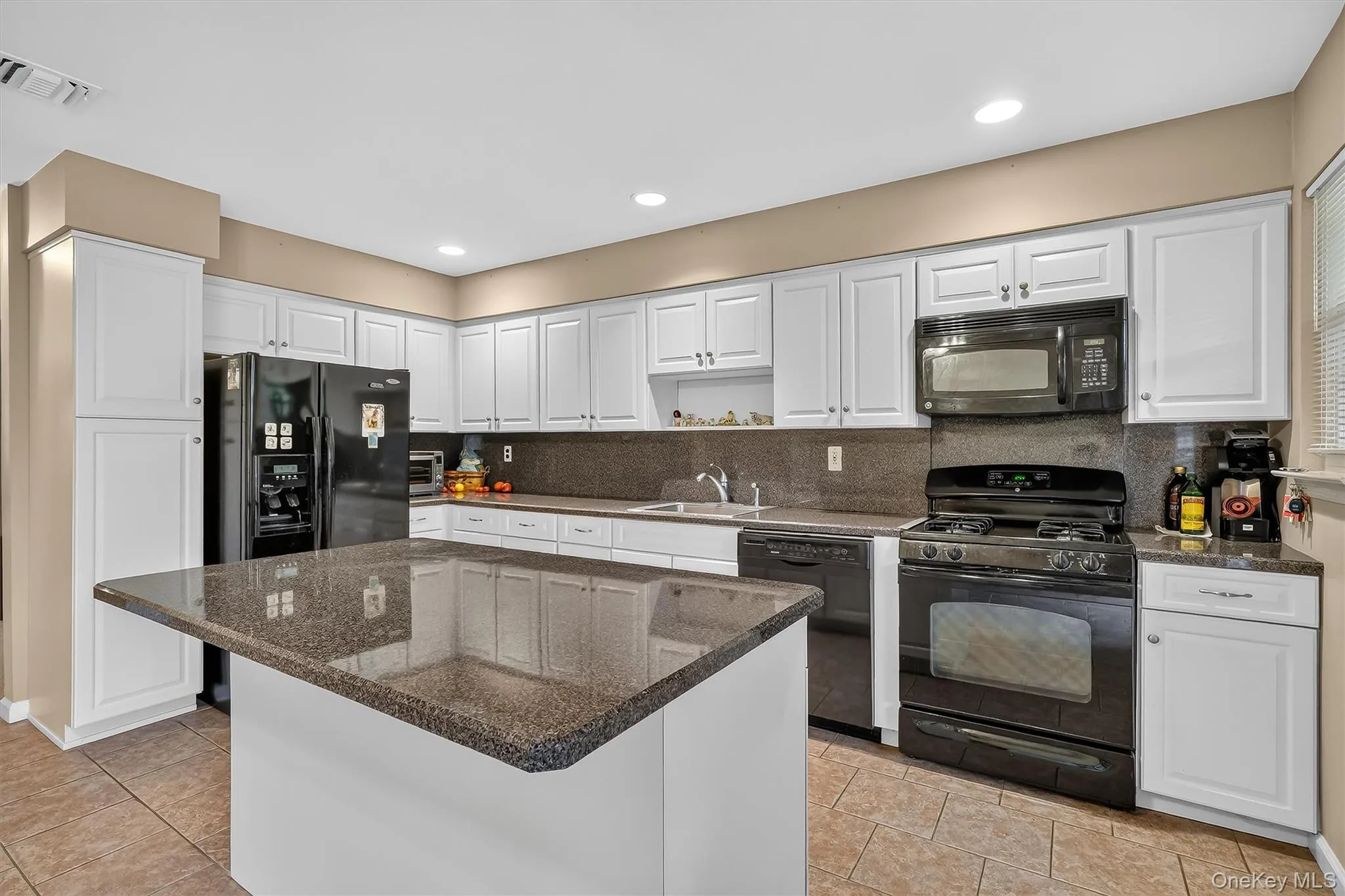 38 Milford Lane, Ramapo, NY, 2 Bedrooms Bedrooms, 7 Rooms Rooms,2 BathroomsBathrooms,Residential,For Rent,Milford,0,1037101 38 Milford Lane, Ramapo, NY, 2 Bedrooms Bedrooms, 7 Rooms Rooms,2 BathroomsBathrooms,Residential,For Rent,Milford,0,1037101