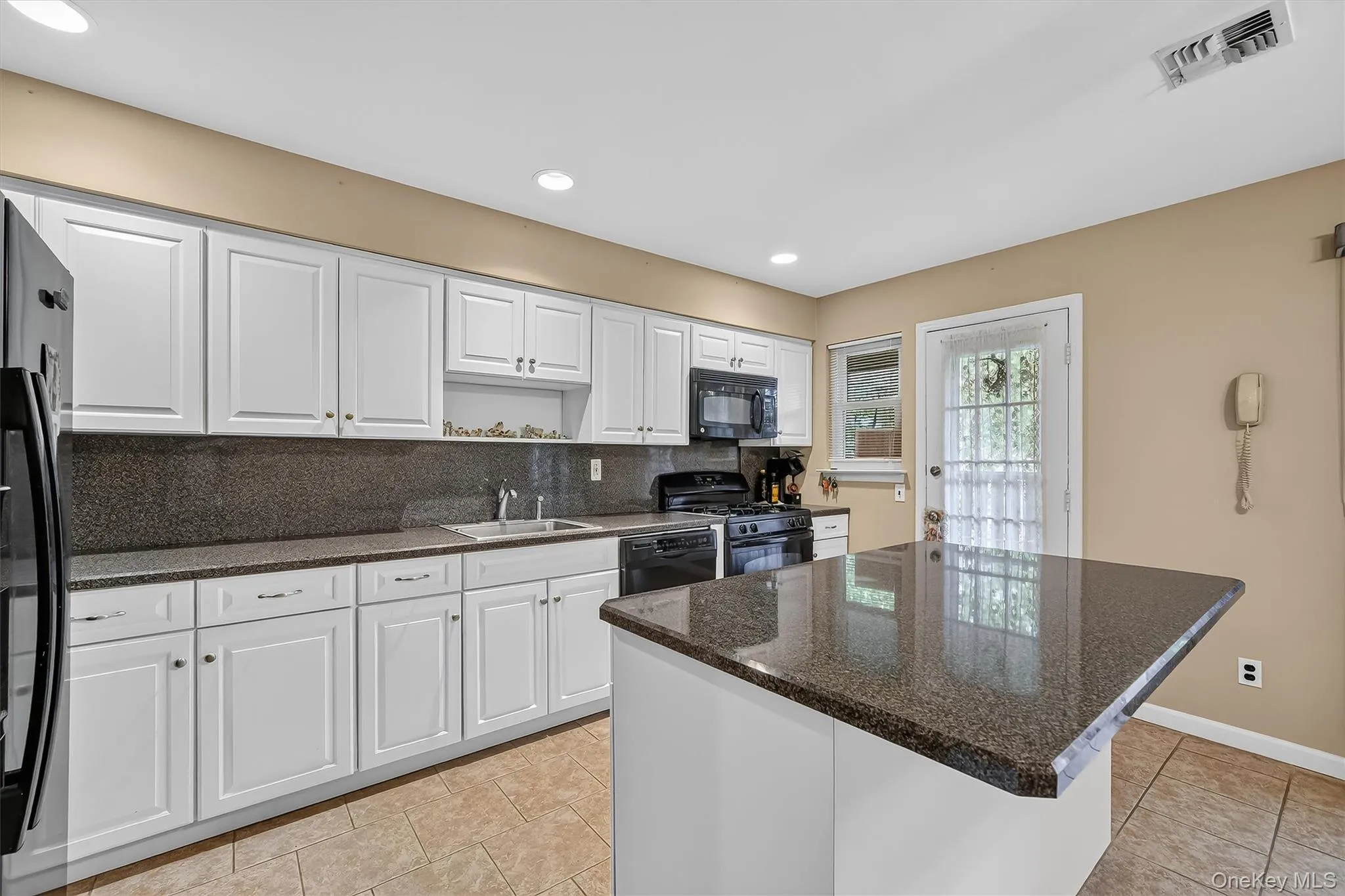 38 Milford Lane, Ramapo, NY, 2 Bedrooms Bedrooms, 7 Rooms Rooms,2 BathroomsBathrooms,Residential,For Rent,Milford,0,1037101 38 Milford Lane, Ramapo, NY, 2 Bedrooms Bedrooms, 7 Rooms Rooms,2 BathroomsBathrooms,Residential,For Rent,Milford,0,1037101