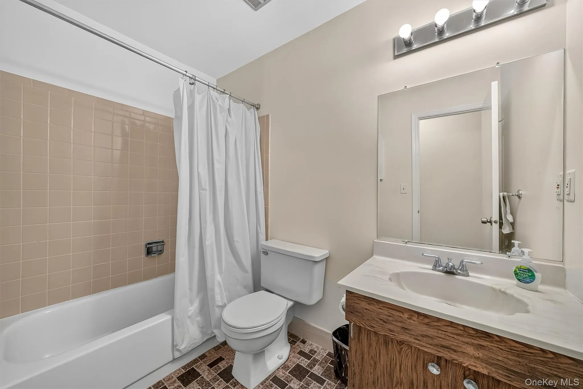 38 Milford Lane, Ramapo, NY, 2 Bedrooms Bedrooms, 7 Rooms Rooms,2 BathroomsBathrooms,Residential,For Rent,Milford,0,1037101 38 Milford Lane, Ramapo, NY, 2 Bedrooms Bedrooms, 7 Rooms Rooms,2 BathroomsBathrooms,Residential,For Rent,Milford,0,1037101