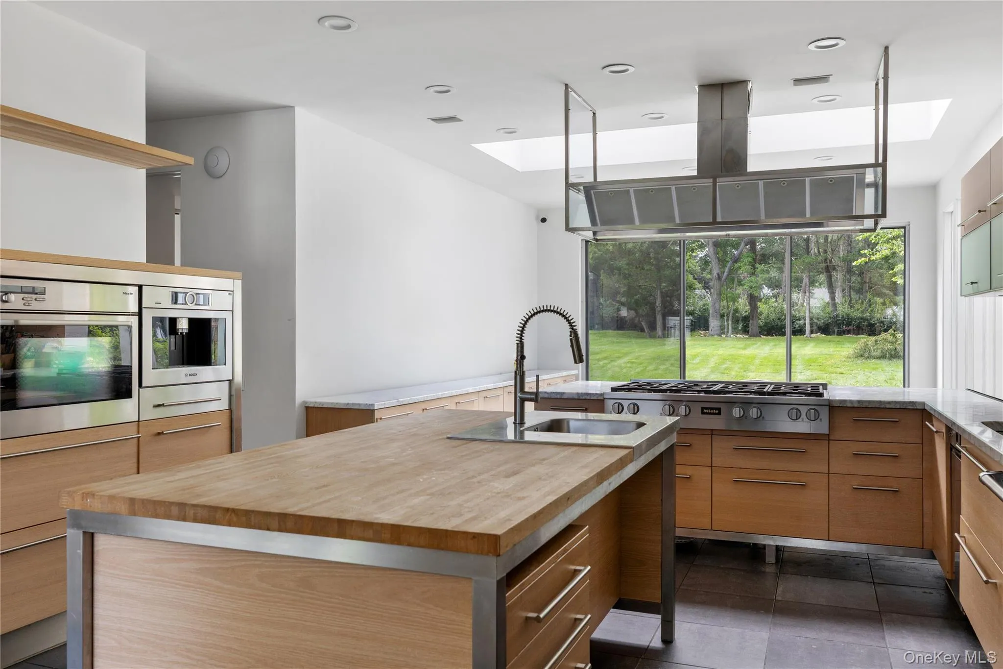 1 Vista Drive, Oyster Bay, NY, 6 Bedrooms Bedrooms, 10 Rooms Rooms,6 BathroomsBathrooms,Residential,For Rent,Vista,0,1037102 1 Vista Drive, Oyster Bay, NY, 6 Bedrooms Bedrooms, 10 Rooms Rooms,6 BathroomsBathrooms,Residential,For Rent,Vista,0,1037102