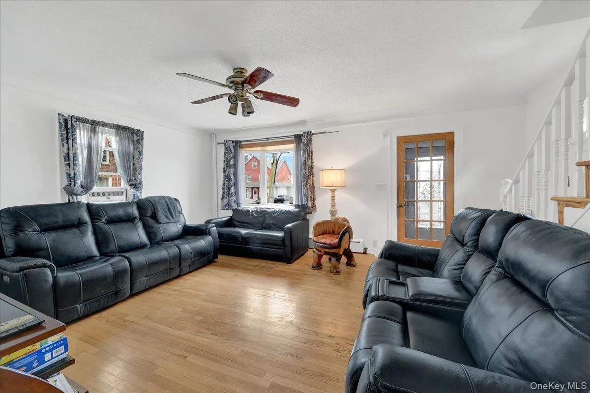 3161 Wissman Avenue, New York, NY, 2 Bedrooms Bedrooms, 6 Rooms Rooms,1 BathroomBathrooms,Residential,For Rent,Wissman,0,1037106 3161 Wissman Avenue, New York, NY, 2 Bedrooms Bedrooms, 6 Rooms Rooms,1 BathroomBathrooms,Residential,For Rent,Wissman,0,1037106