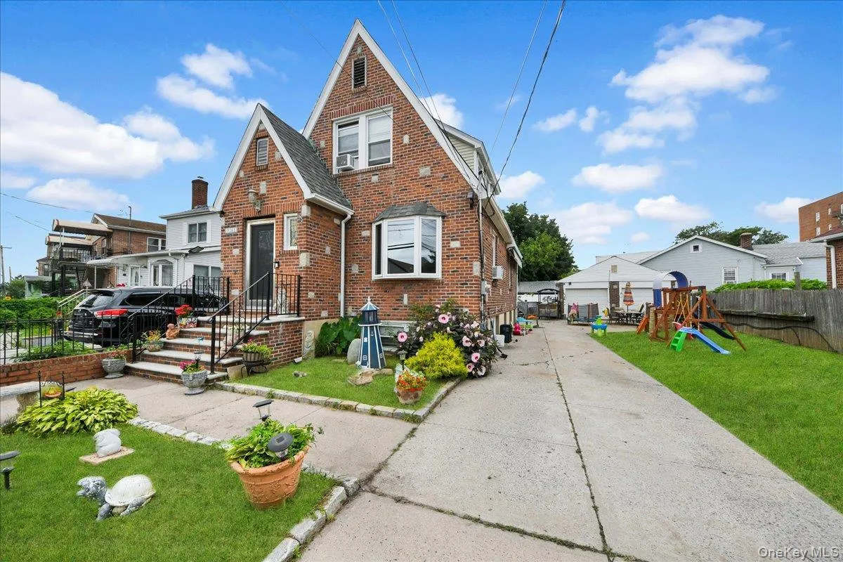 3161 Wissman Avenue, New York, NY, 2 Bedrooms Bedrooms, 6 Rooms Rooms,1 BathroomBathrooms,Residential,For Rent,Wissman,0,1037106 3161 Wissman Avenue, New York, NY, 2 Bedrooms Bedrooms, 6 Rooms Rooms,1 BathroomBathrooms,Residential,For Rent,Wissman,0,1037106