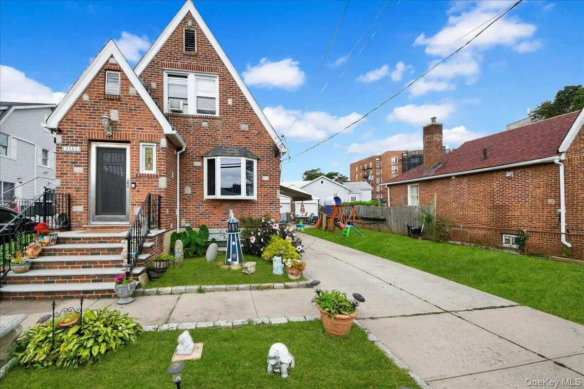 3161 Wissman Avenue, New York, NY, 2 Bedrooms Bedrooms, 6 Rooms Rooms,1 BathroomBathrooms,Residential,For Rent,Wissman,0,1037106 3161 Wissman Avenue, New York, NY, 2 Bedrooms Bedrooms, 6 Rooms Rooms,1 BathroomBathrooms,Residential,For Rent,Wissman,0,1037106