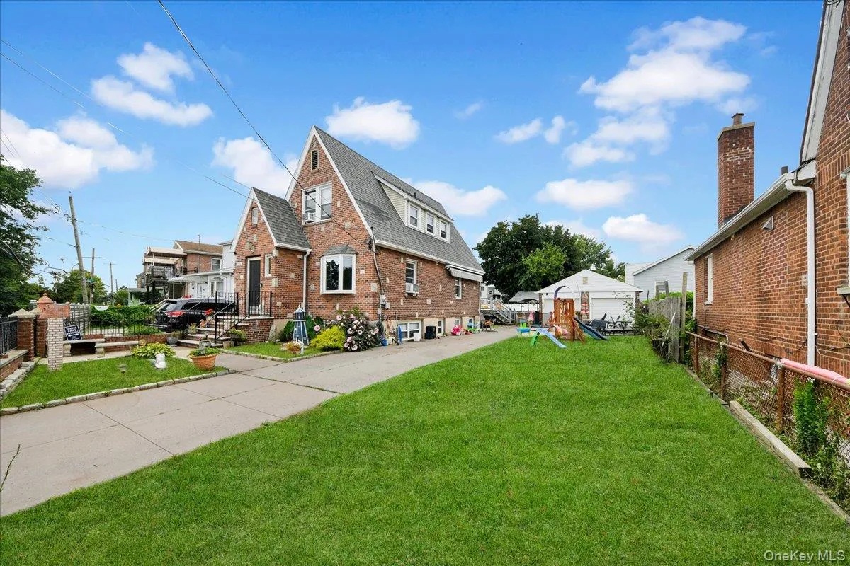 3161 Wissman Avenue, New York, NY, 2 Bedrooms Bedrooms, 6 Rooms Rooms,1 BathroomBathrooms,Residential,For Rent,Wissman,0,1037106 3161 Wissman Avenue, New York, NY, 2 Bedrooms Bedrooms, 6 Rooms Rooms,1 BathroomBathrooms,Residential,For Rent,Wissman,0,1037106