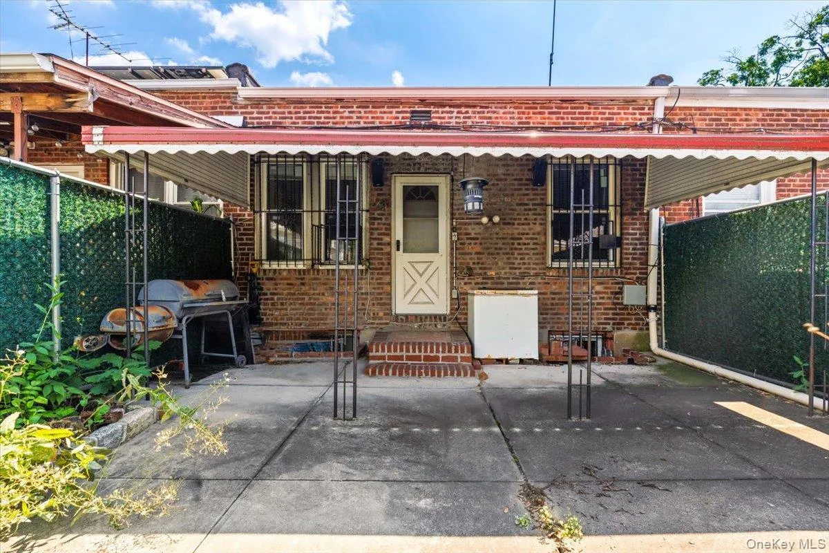 11614 Nashville Boulevard, New York, NY, 3 Bedrooms Bedrooms, 8 Rooms Rooms,2 BathroomsBathrooms,Residential,For Rent,Nashville,0,1037117 11614 Nashville Boulevard, New York, NY, 3 Bedrooms Bedrooms, 8 Rooms Rooms,2 BathroomsBathrooms,Residential,For Rent,Nashville,0,1037117