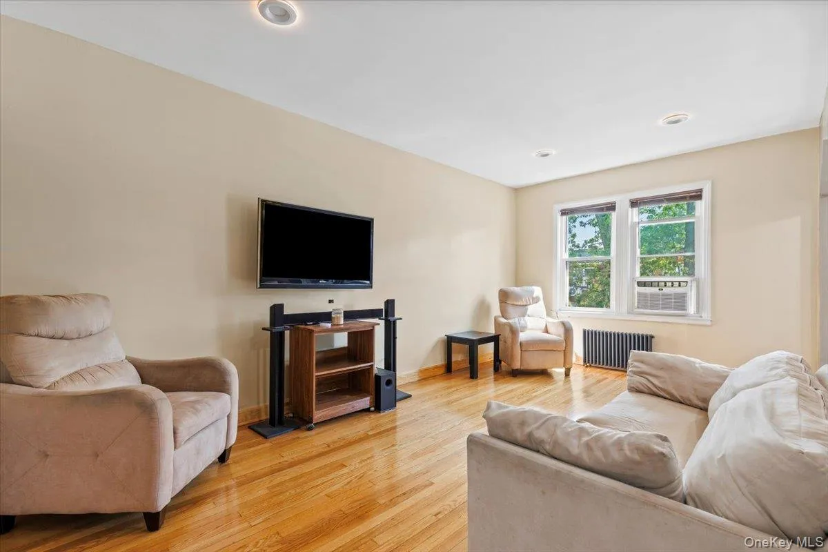 11614 Nashville Boulevard, New York, NY, 3 Bedrooms Bedrooms, 8 Rooms Rooms,2 BathroomsBathrooms,Residential,For Rent,Nashville,0,1037117 11614 Nashville Boulevard, New York, NY, 3 Bedrooms Bedrooms, 8 Rooms Rooms,2 BathroomsBathrooms,Residential,For Rent,Nashville,0,1037117