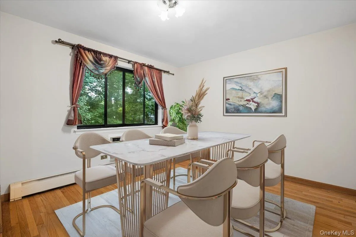 Dining area view 2 -virtually staged Dining area view 2 -virtually staged