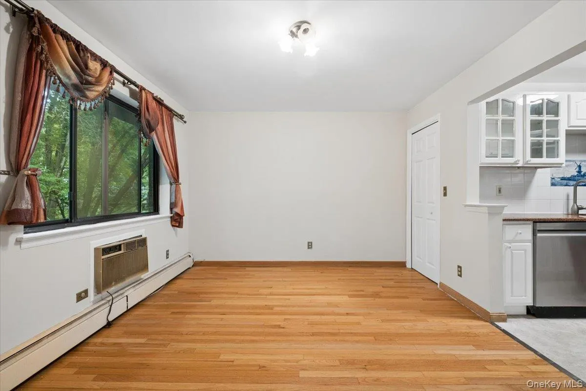 Dining area view 1 - Dining area view 1 -