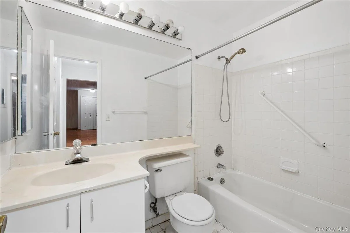 Secondary bathroom Secondary bathroom