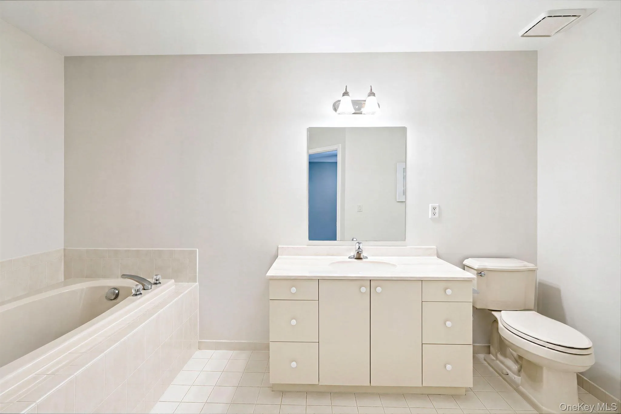 188 Lakebridge Drive, Smithtown, NY, 2 Bedrooms Bedrooms, 6 Rooms Rooms,2 BathroomsBathrooms,Residential,For Rent,Lakebridge,0,1037124 188 Lakebridge Drive, Smithtown, NY, 2 Bedrooms Bedrooms, 6 Rooms Rooms,2 BathroomsBathrooms,Residential,For Rent,Lakebridge,0,1037124