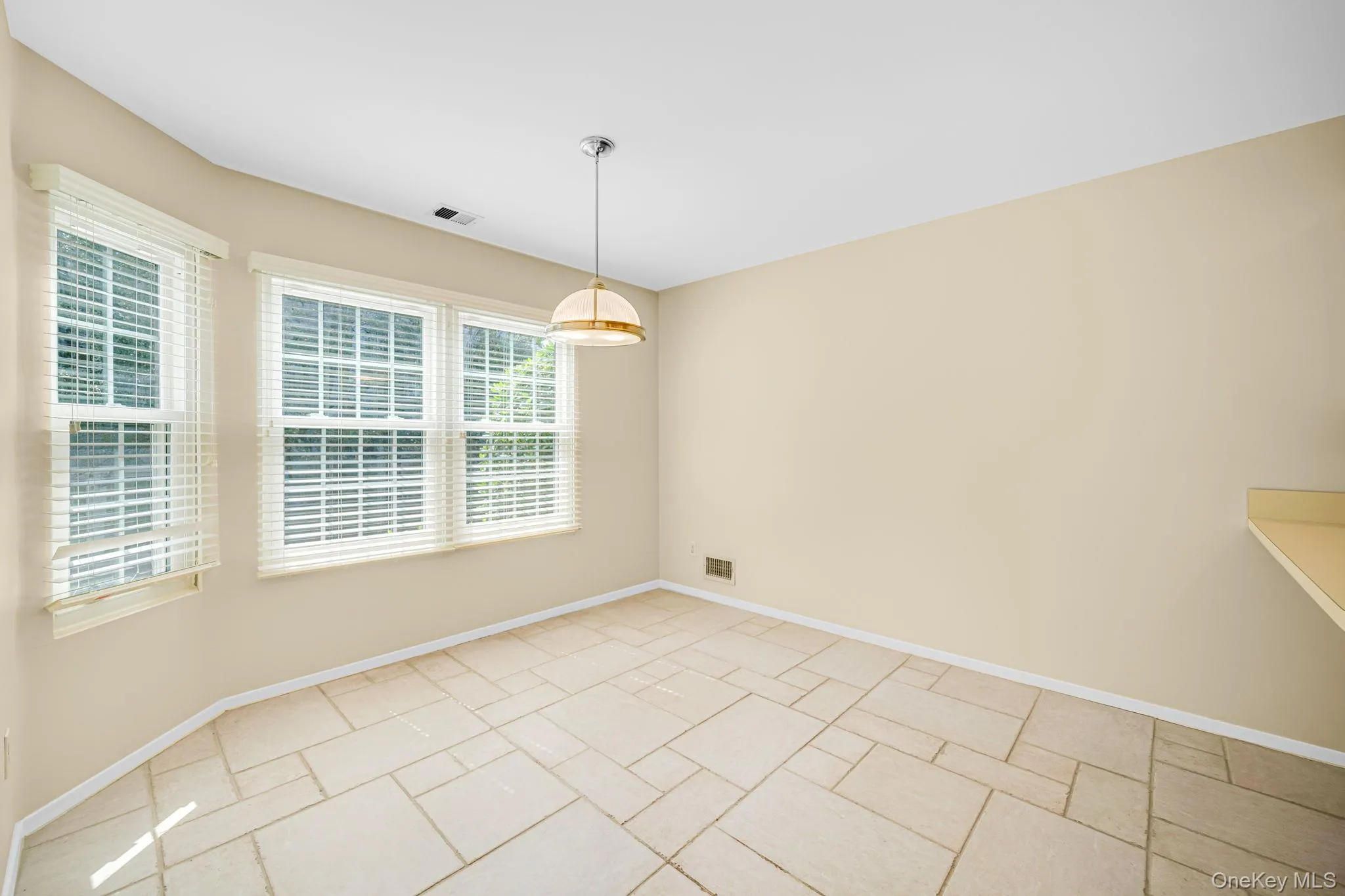 188 Lakebridge Drive, Smithtown, NY, 2 Bedrooms Bedrooms, 6 Rooms Rooms,2 BathroomsBathrooms,Residential,For Rent,Lakebridge,0,1037124 188 Lakebridge Drive, Smithtown, NY, 2 Bedrooms Bedrooms, 6 Rooms Rooms,2 BathroomsBathrooms,Residential,For Rent,Lakebridge,0,1037124