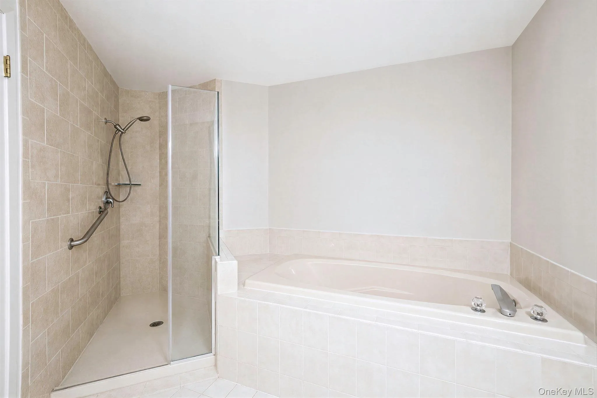 188 Lakebridge Drive, Smithtown, NY, 2 Bedrooms Bedrooms, 6 Rooms Rooms,2 BathroomsBathrooms,Residential,For Rent,Lakebridge,0,1037124 188 Lakebridge Drive, Smithtown, NY, 2 Bedrooms Bedrooms, 6 Rooms Rooms,2 BathroomsBathrooms,Residential,For Rent,Lakebridge,0,1037124