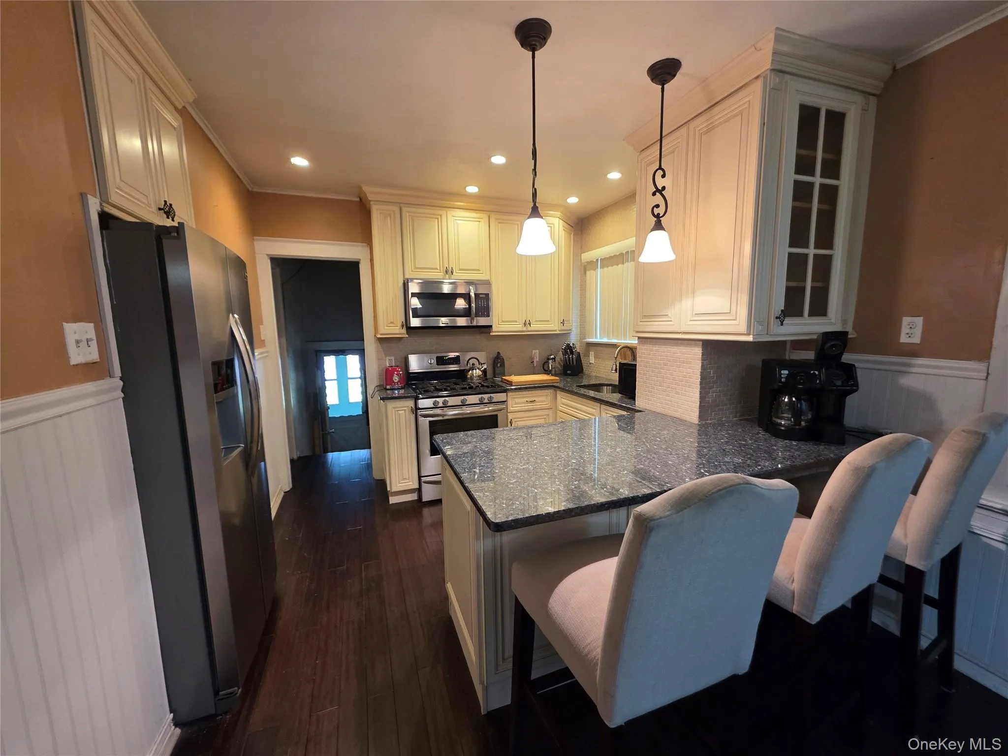 416 Minnieford Avenue, New York, NY, 2 Bedrooms Bedrooms, 5 Rooms Rooms,1 BathroomBathrooms,Residential,For Rent,Minnieford,0,1037128 416 Minnieford Avenue, New York, NY, 2 Bedrooms Bedrooms, 5 Rooms Rooms,1 BathroomBathrooms,Residential,For Rent,Minnieford,0,1037128