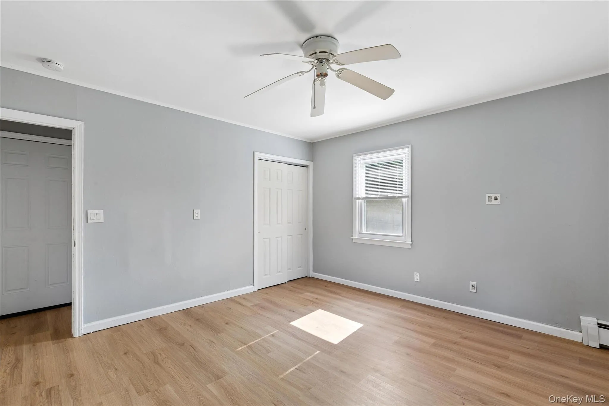 2nd bedroom w/ closets 2nd bedroom w/ closets