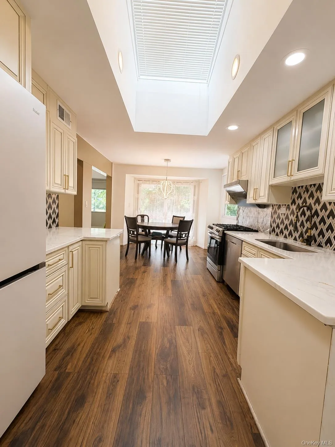 27 Barrypark Court, North Hempstead, NY, 4 Bedrooms Bedrooms, 11 Rooms Rooms,3 BathroomsBathrooms,Residential,For Rent,Barrypark,0,1037139 27 Barrypark Court, North Hempstead, NY, 4 Bedrooms Bedrooms, 11 Rooms Rooms,3 BathroomsBathrooms,Residential,For Rent,Barrypark,0,1037139