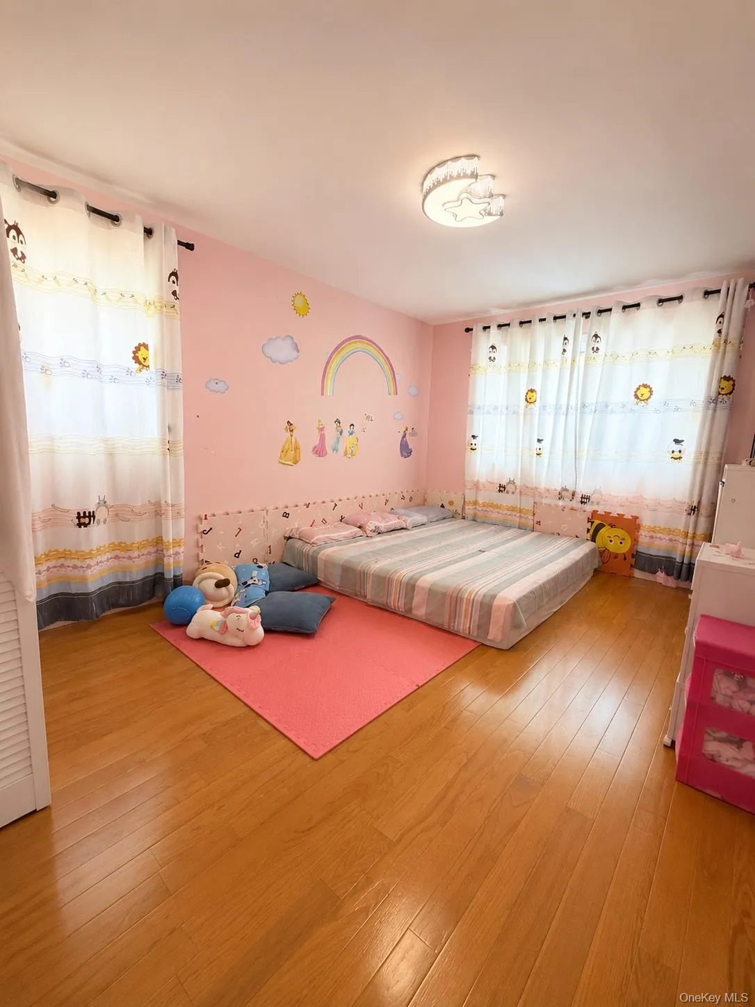 27 Barrypark Court, North Hempstead, NY, 4 Bedrooms Bedrooms, 11 Rooms Rooms,3 BathroomsBathrooms,Residential,For Rent,Barrypark,0,1037139 27 Barrypark Court, North Hempstead, NY, 4 Bedrooms Bedrooms, 11 Rooms Rooms,3 BathroomsBathrooms,Residential,For Rent,Barrypark,0,1037139