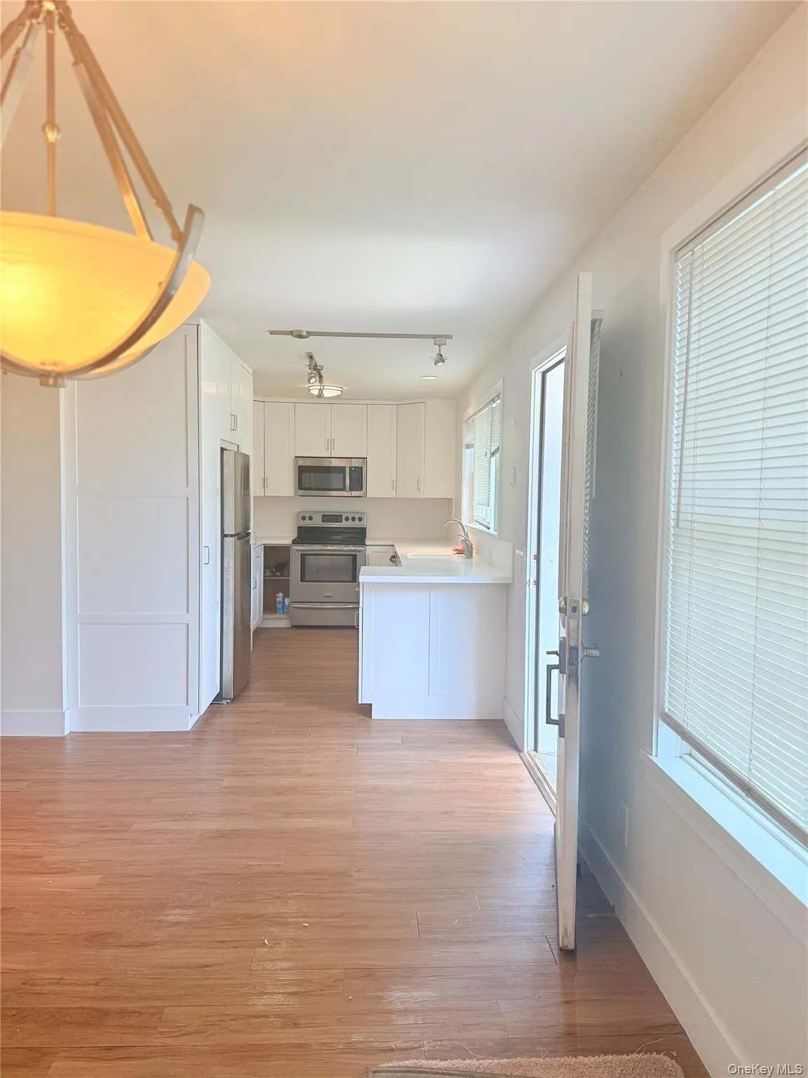LR to Kitchen LR to Kitchen