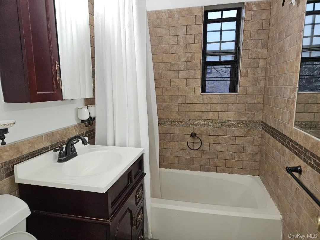 144-17 79 Avenue, New York, NY, 2 Bedrooms Bedrooms, 4 Rooms Rooms,1 BathroomBathrooms,Residential,For Rent,79,0,1037149 144-17 79 Avenue, New York, NY, 2 Bedrooms Bedrooms, 4 Rooms Rooms,1 BathroomBathrooms,Residential,For Rent,79,0,1037149