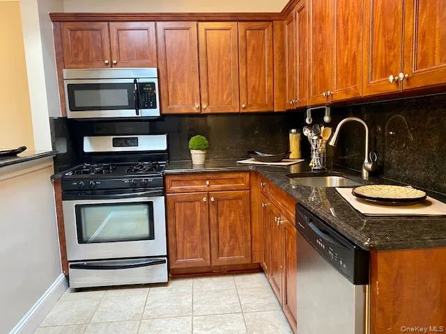 1427 Broadway Avenue, Hempstead, NY, 2 Bedrooms Bedrooms, 4 Rooms Rooms,1 BathroomBathrooms,Residential Lease,For Rent,Broadway,0,1037169 1427 Broadway Avenue, Hempstead, NY, 2 Bedrooms Bedrooms, 4 Rooms Rooms,1 BathroomBathrooms,Residential Lease,For Rent,Broadway,0,1037169