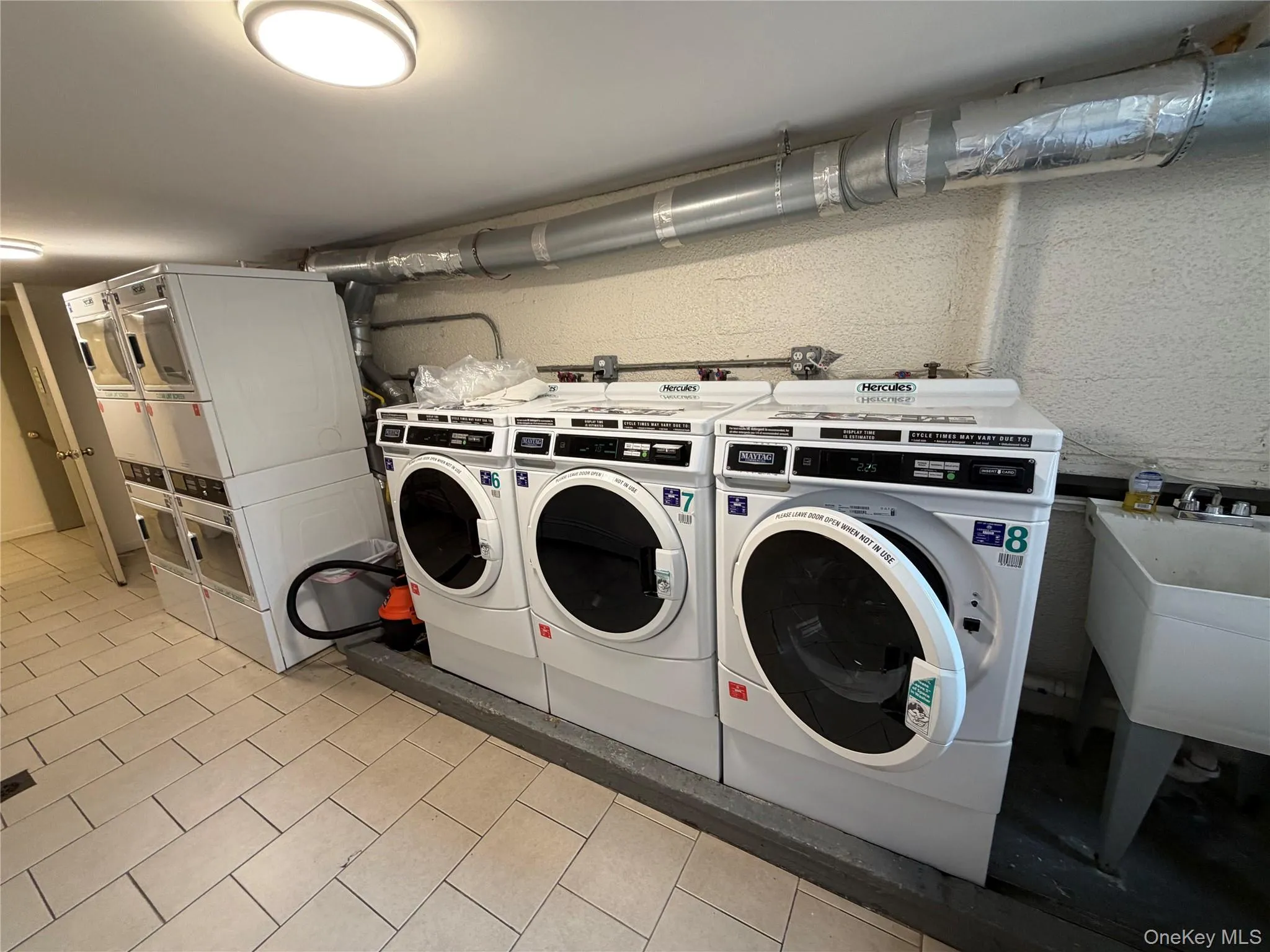 65 Broadway, Long Beach, NY, 2 Rooms Rooms,1 BathroomBathrooms,Residential Lease,For Rent,Broadway,0,1037170 65 Broadway, Long Beach, NY, 2 Rooms Rooms,1 BathroomBathrooms,Residential Lease,For Rent,Broadway,0,1037170