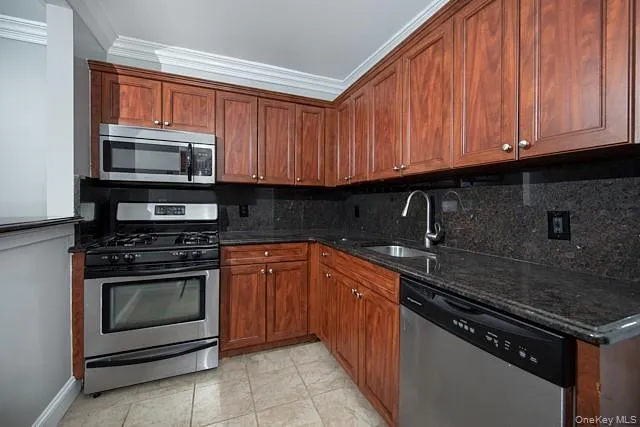 1425 Broadway Avenue, Hempstead, NY, 1 Bedroom Bedrooms, 4 Rooms Rooms,1 BathroomBathrooms,Residential Lease,For Rent,Broadway,0,1037174 1425 Broadway Avenue, Hempstead, NY, 1 Bedroom Bedrooms, 4 Rooms Rooms,1 BathroomBathrooms,Residential Lease,For Rent,Broadway,0,1037174