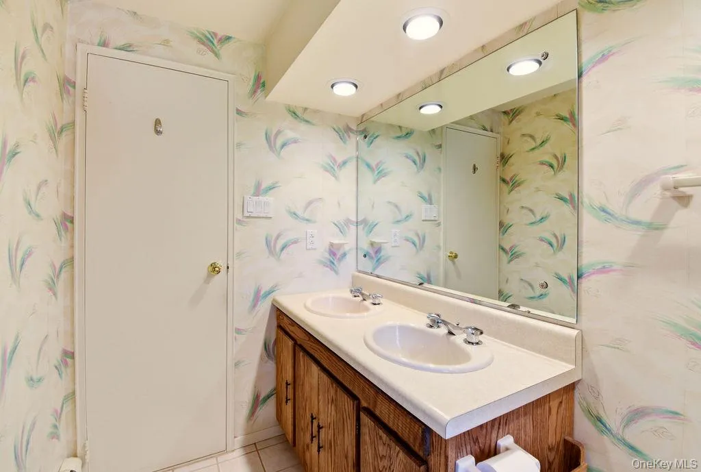 6 Budenos Drive, Islip, NY, 3 Bedrooms Bedrooms, 10 Rooms Rooms,1 BathroomBathrooms,Residential,For Rent,Budenos,0,1037177 6 Budenos Drive, Islip, NY, 3 Bedrooms Bedrooms, 10 Rooms Rooms,1 BathroomBathrooms,Residential,For Rent,Budenos,0,1037177