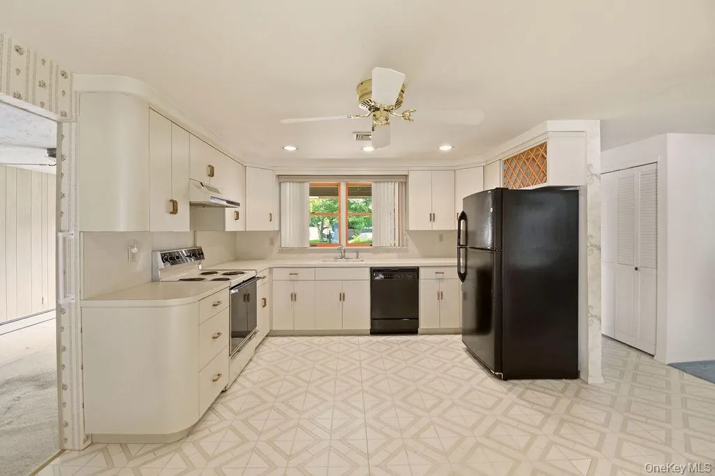 6 Budenos Drive, Islip, NY, 3 Bedrooms Bedrooms, 10 Rooms Rooms,1 BathroomBathrooms,Residential,For Rent,Budenos,0,1037177 6 Budenos Drive, Islip, NY, 3 Bedrooms Bedrooms, 10 Rooms Rooms,1 BathroomBathrooms,Residential,For Rent,Budenos,0,1037177