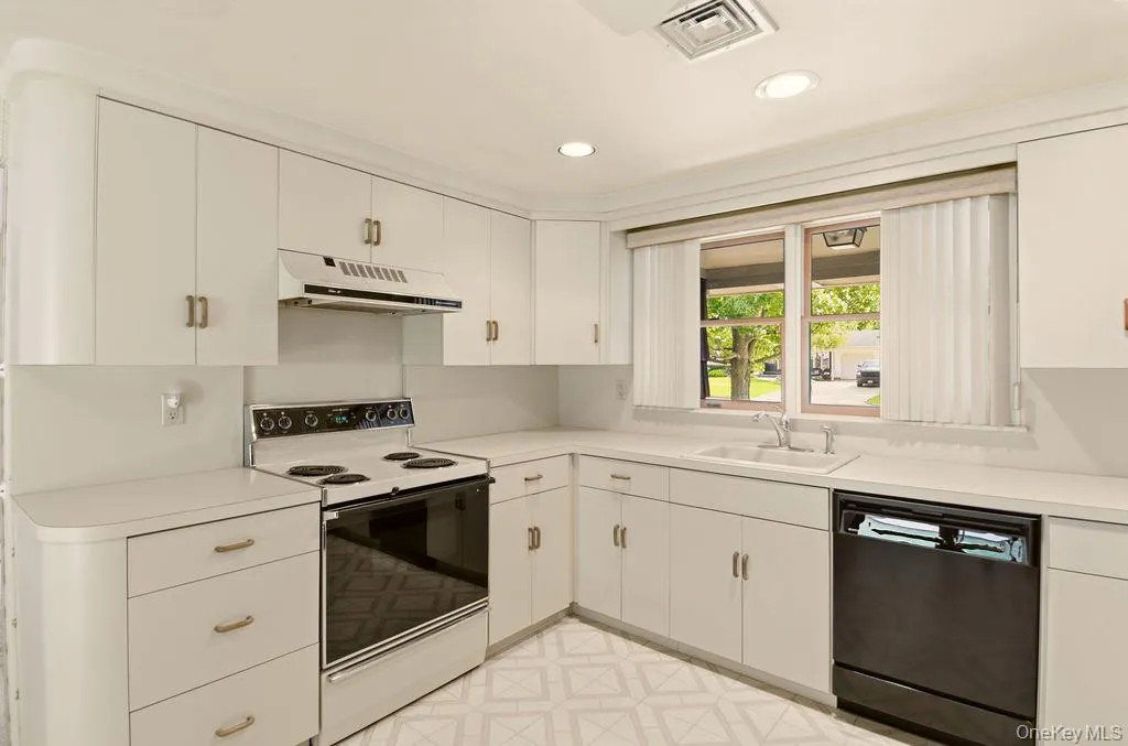 6 Budenos Drive, Islip, NY, 3 Bedrooms Bedrooms, 10 Rooms Rooms,1 BathroomBathrooms,Residential,For Rent,Budenos,0,1037177 6 Budenos Drive, Islip, NY, 3 Bedrooms Bedrooms, 10 Rooms Rooms,1 BathroomBathrooms,Residential,For Rent,Budenos,0,1037177
