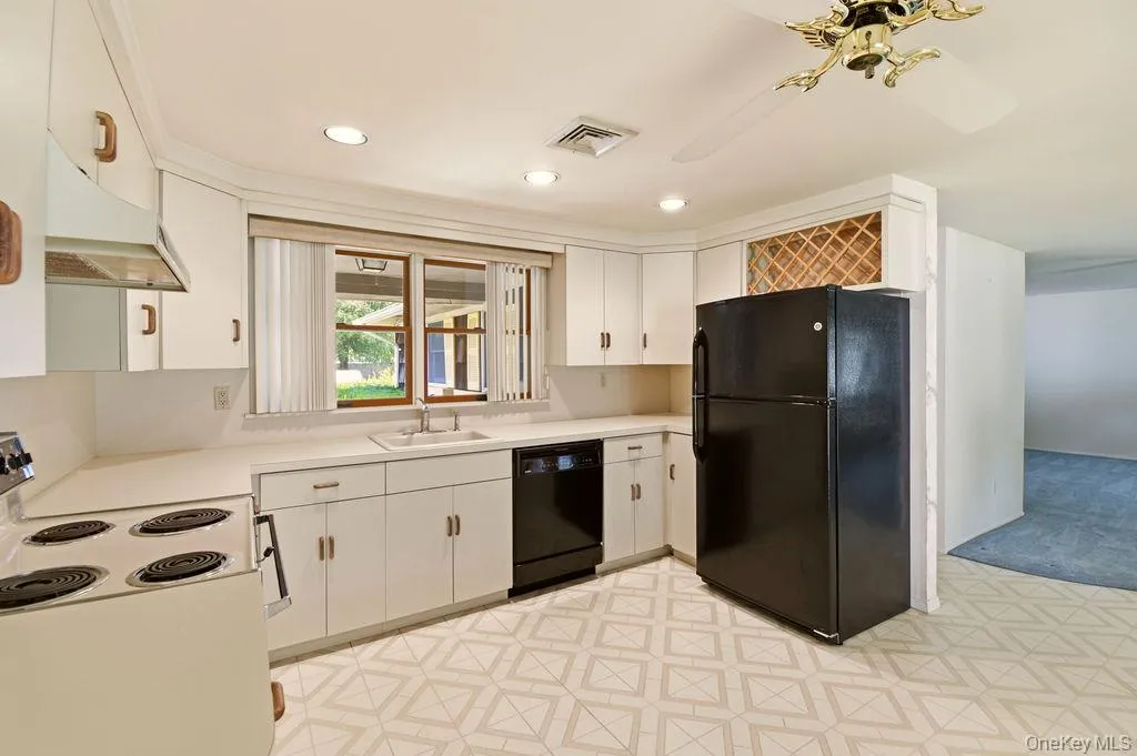 6 Budenos Drive, Islip, NY, 3 Bedrooms Bedrooms, 10 Rooms Rooms,1 BathroomBathrooms,Residential,For Rent,Budenos,0,1037177 6 Budenos Drive, Islip, NY, 3 Bedrooms Bedrooms, 10 Rooms Rooms,1 BathroomBathrooms,Residential,For Rent,Budenos,0,1037177