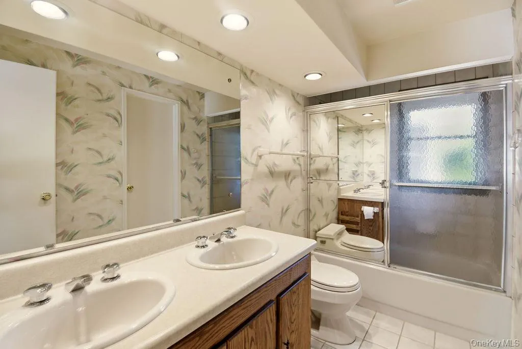 6 Budenos Drive, Islip, NY, 3 Bedrooms Bedrooms, 10 Rooms Rooms,1 BathroomBathrooms,Residential,For Rent,Budenos,0,1037177 6 Budenos Drive, Islip, NY, 3 Bedrooms Bedrooms, 10 Rooms Rooms,1 BathroomBathrooms,Residential,For Rent,Budenos,0,1037177