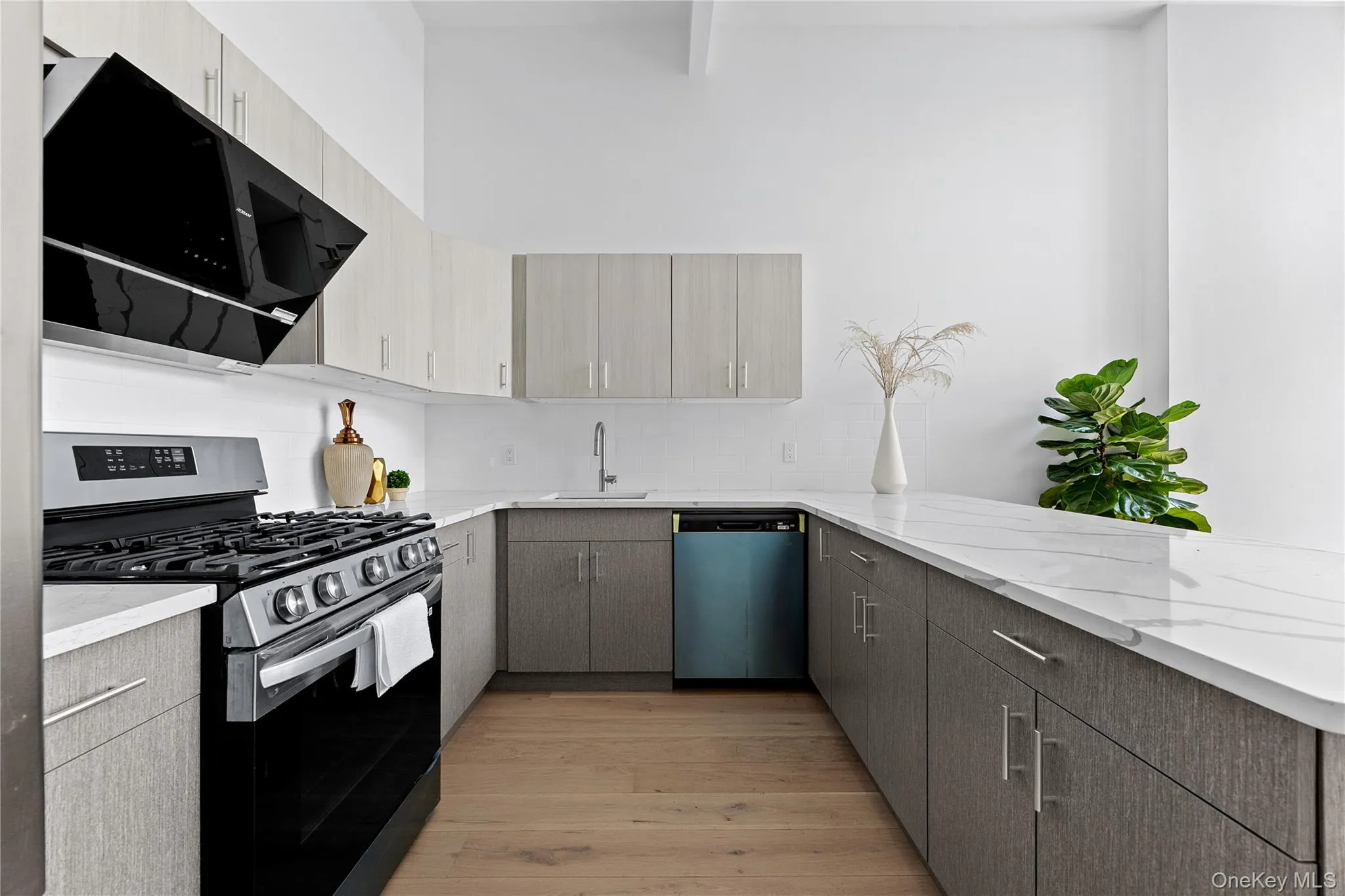 131-19 Fowler Avenue, New York, NY, 3 Bedrooms Bedrooms, 6 Rooms Rooms,2 BathroomsBathrooms,Residential,For Rent,Fowler,0,1037182 131-19 Fowler Avenue, New York, NY, 3 Bedrooms Bedrooms, 6 Rooms Rooms,2 BathroomsBathrooms,Residential,For Rent,Fowler,0,1037182